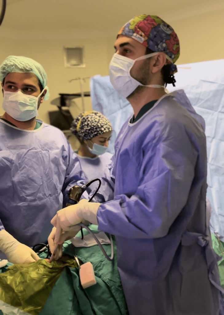 Doç. Dr. Muhammet Arif Özbek tarafından gerçekleştirilen endoskopik hipofiz tümörü ameliyatı ve kafa tabanı cerrahisi.